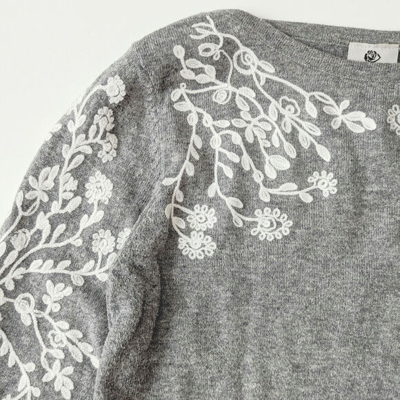 Rain + Rose Embroidered Gray Sweater – White Floral Detail Angora Blend | Size M - Picture 6 of 7